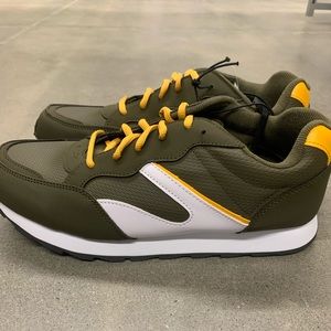 Men’s size 11 runners